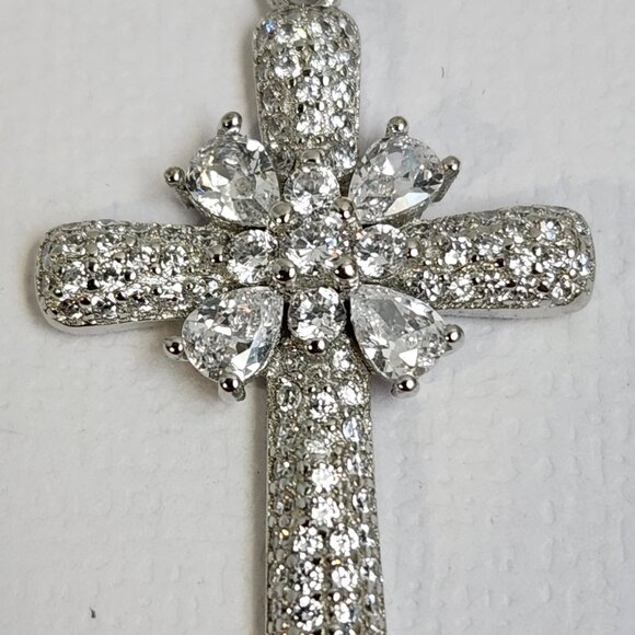NIB 925 White Diamond Simulant Pave 2.00cts Silver Cross Pendant - Picture 12 of 12